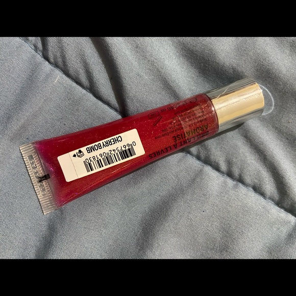 Victoria Secret - Picture 2 of 2